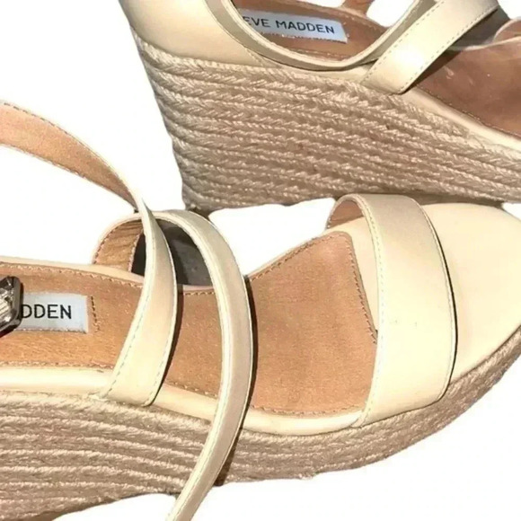 Steve Madden Wedge Sandals - Perfect for Summer - Picture 5 of 5